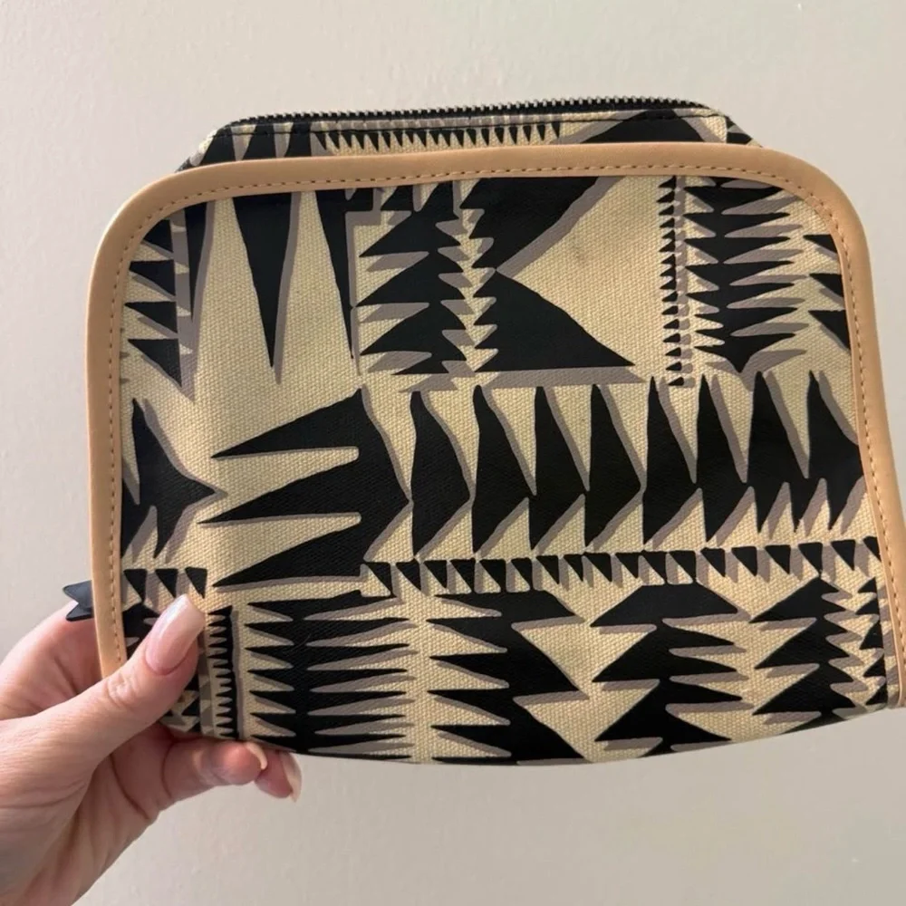 Stella & Dot Black and Beige Patterned Cosmetic Pouch